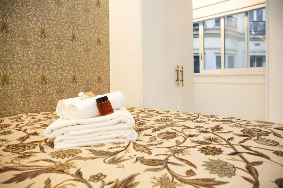 Apartment Appartement 6P Grands Boulevards Drouot - Flat-Guest Paris France